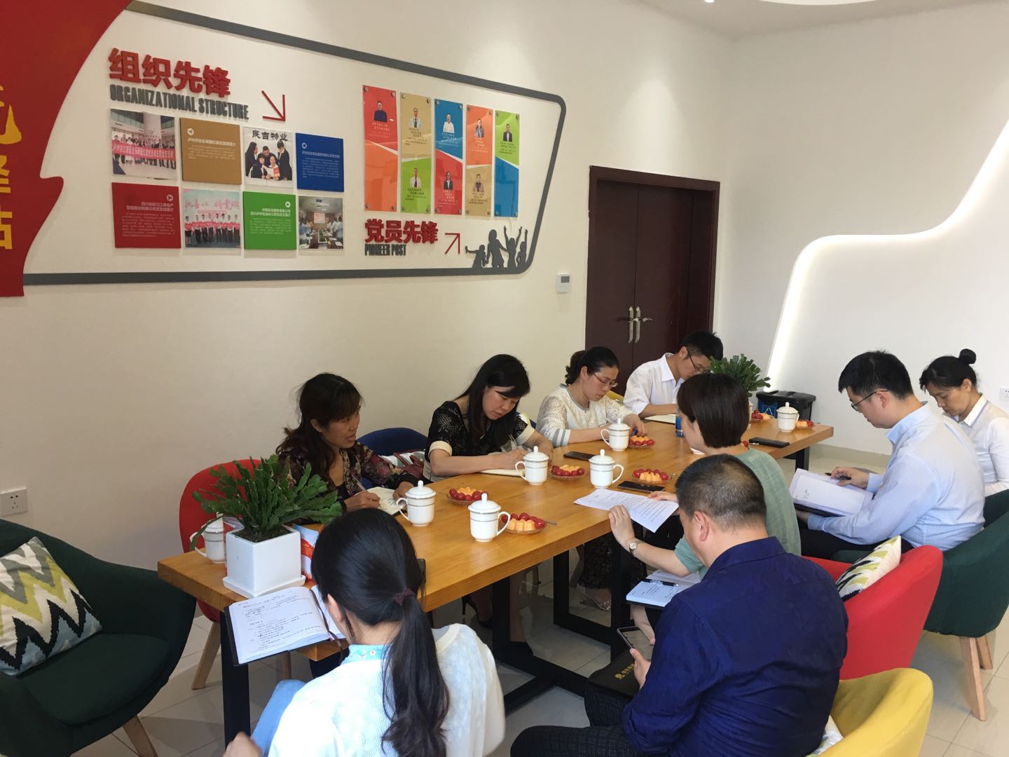 �۲��á�(�й���)���޹�˾����