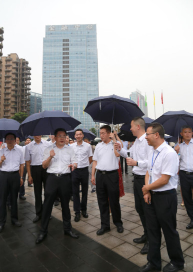 �۲��á�(�й���)���޹�˾����