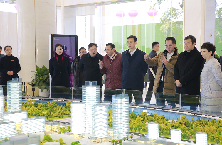 �۲��á�(�й���)���޹�˾����